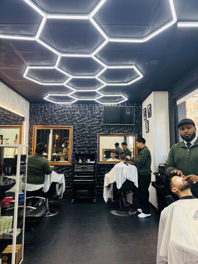 Interior MAGNO Cristhian Barber Shop Ribadeo